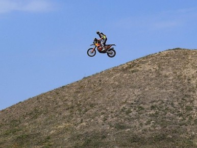 Трагедия на ралли в Марокко: мотогонщик трагически погиб за два километра до финиша