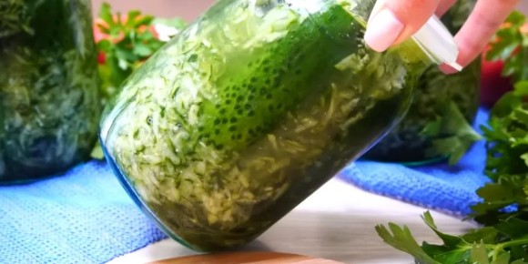 Секреты хрустящих огурцов на зиму: приготовление без уксуса