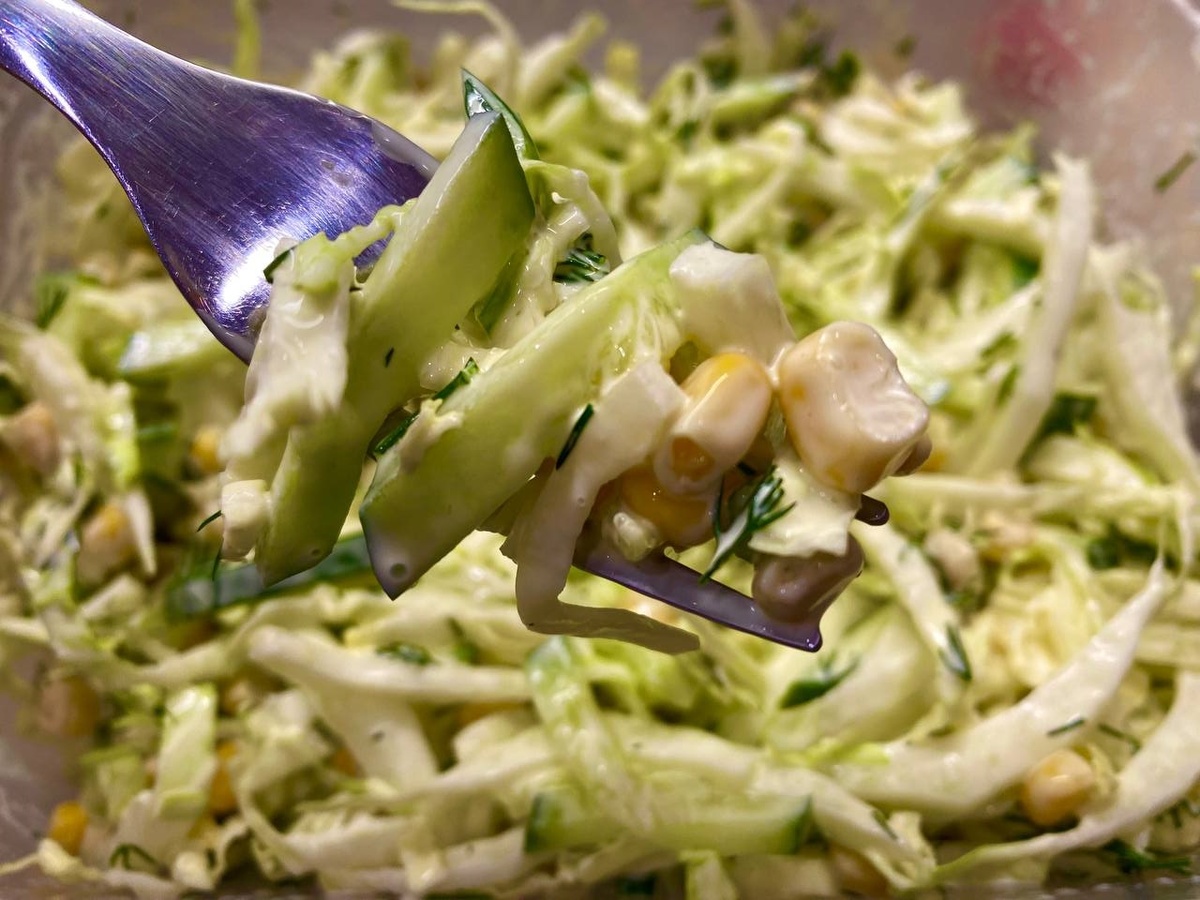 Легкий салат за пару минут: идеально для свежего обеда