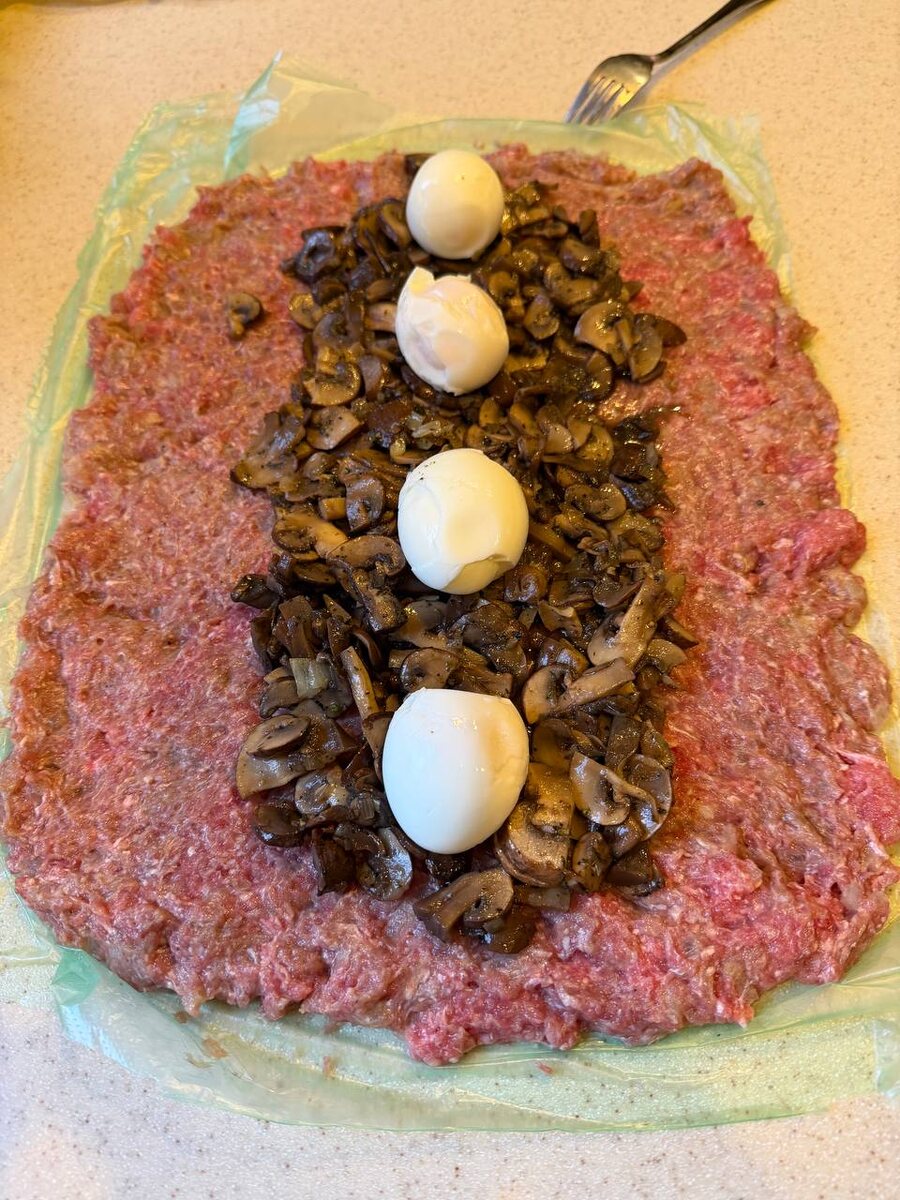 Нежный рулет с грибами: простой рецепт для аэрогриля и духовки