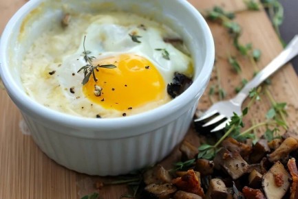 Печеная яичница: завтрак с акцентом на вкус и аромат