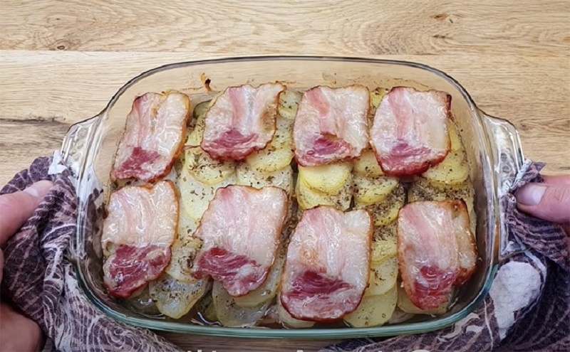 Необычное сочетание овощей для сочного мяса в духовке