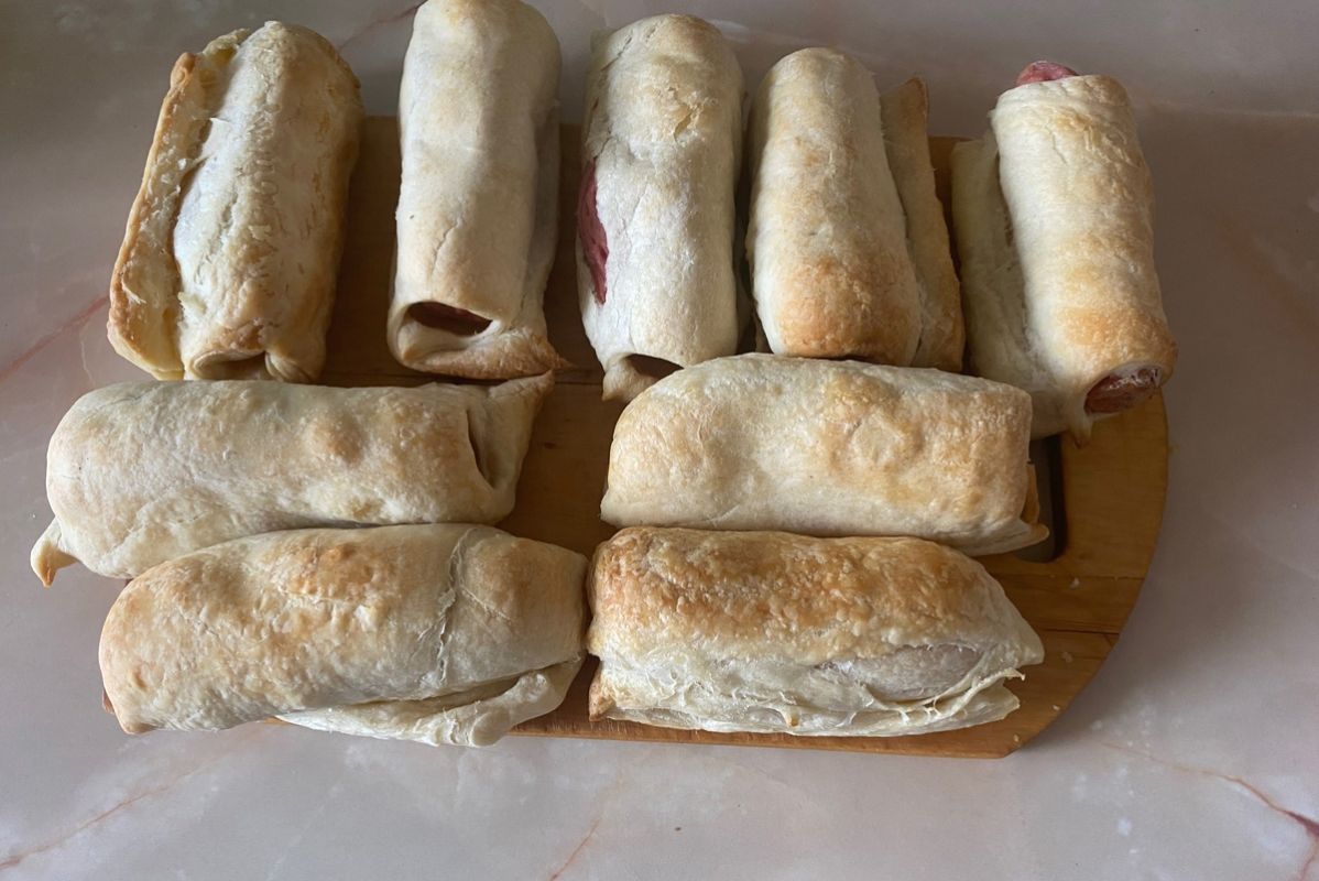 Сосиски в слоеном тесте: простой и вкусный перекус