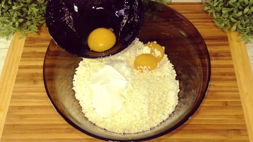 Как превратить творог в любимый десерт: два рецепта запеканки