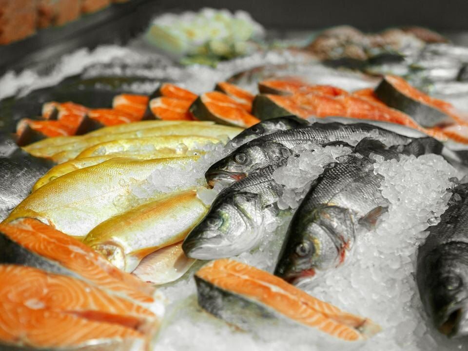 Тайны выбора рыбы к новогоднему столу: советы экспертов