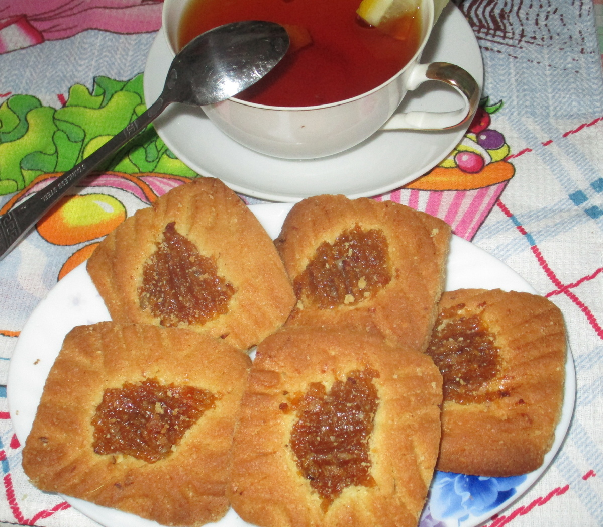 Сладкие наслаждения: печенье с орехами и куражным джемом