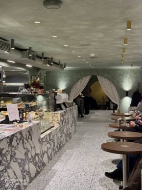 Кофейня в сердце старого банка