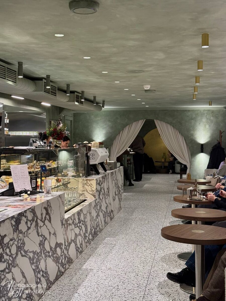 Кофейня в сердце старого банка