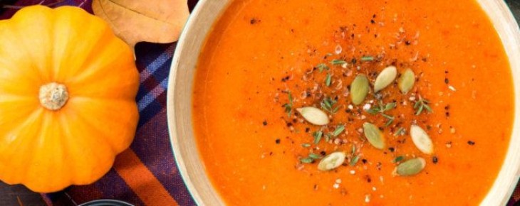 Роскошный крем-суп из тыквы с кокосовым молоком и пряностями