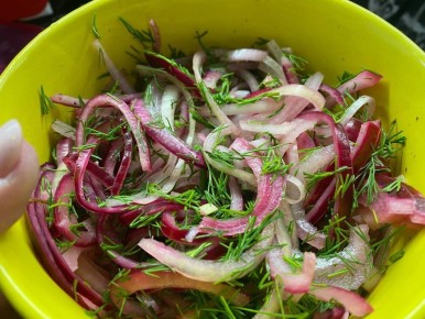 Идеальный маринованный лук для шашлыков: без уксуса и с душой