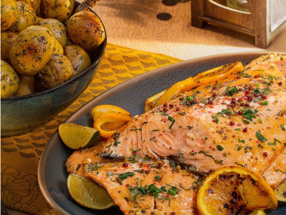 Запечённый лосось с цитрусовым соусом: легкость и вкус в одном блюде