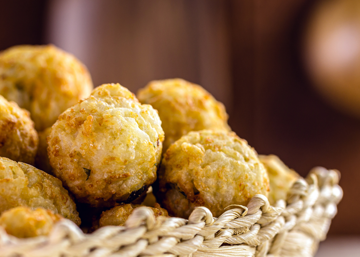 Ностальгия на тарелке: как приготовить традиционные картопляники из остатков картошки