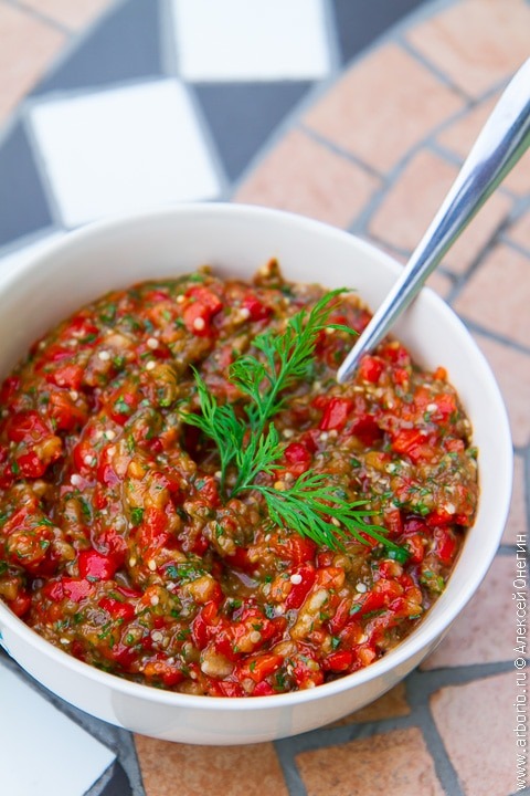 Как приготовить восхитительную икру из баклажанов и сладкого перца