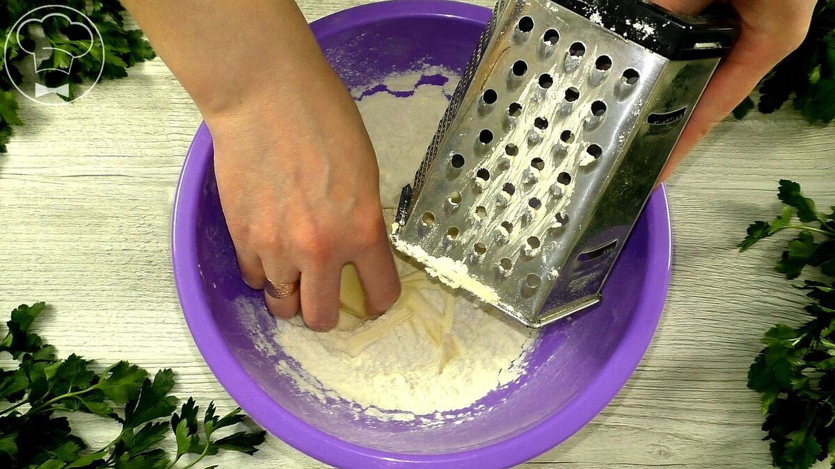 Необыкновенный луковый пирог с плавленым сыром: простота и вкус в одном блюде