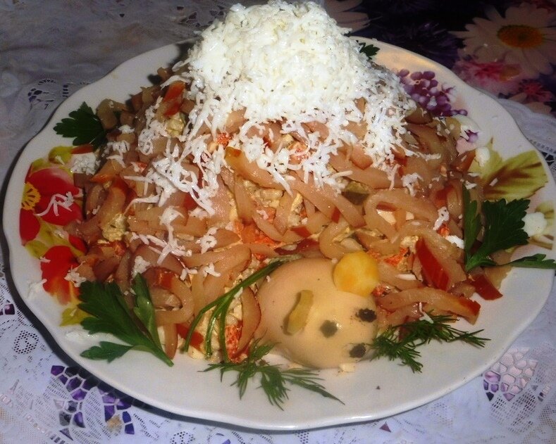 Салат "Мышка в норке": изобилие мяса для праздничного стола