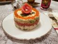 Изысканный слоеный салат с авокадо и рыбой для праздничного стола