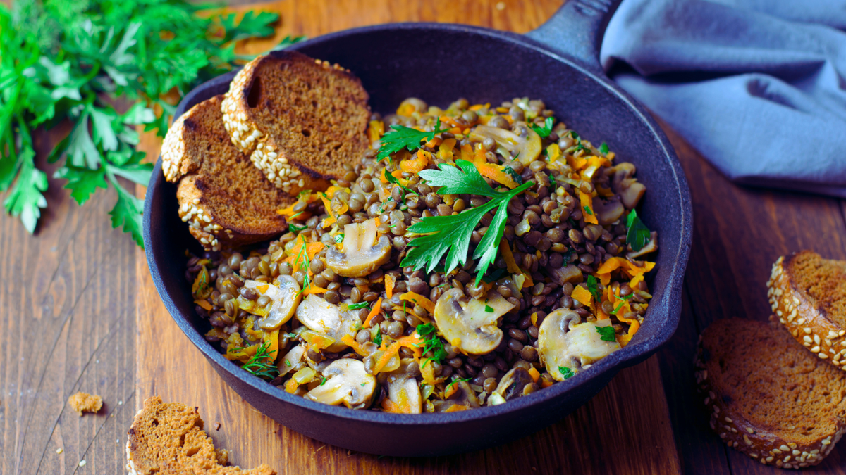 Гречка с грибами: простой и вкусный рецепт для постных дней