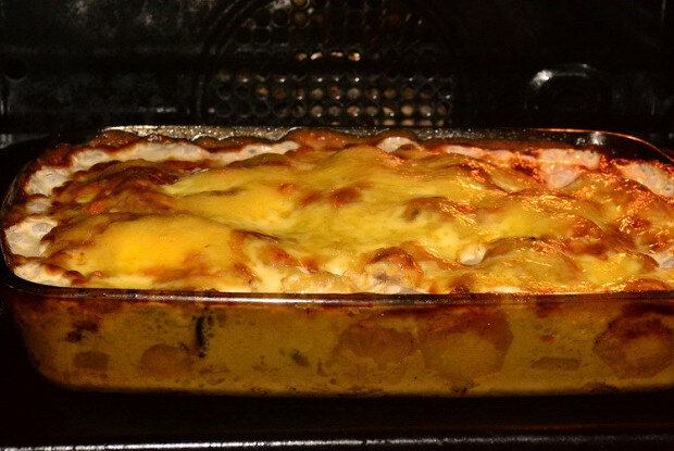 Неповторимое мясо по-французски с картофелем и грибами