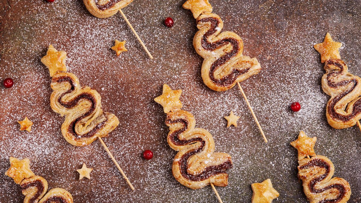 Волшебный десерт: слоёные ёлочки с шоколадом к Новому году