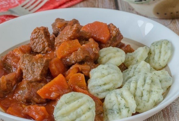 Аппетитное рагу с говядиной и картофельными ньокками: сосредоточие вкуса