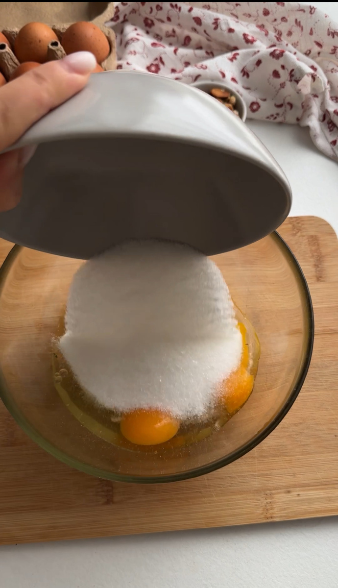 Нежная ватрушка с творогом и ягодами прямо из духовки