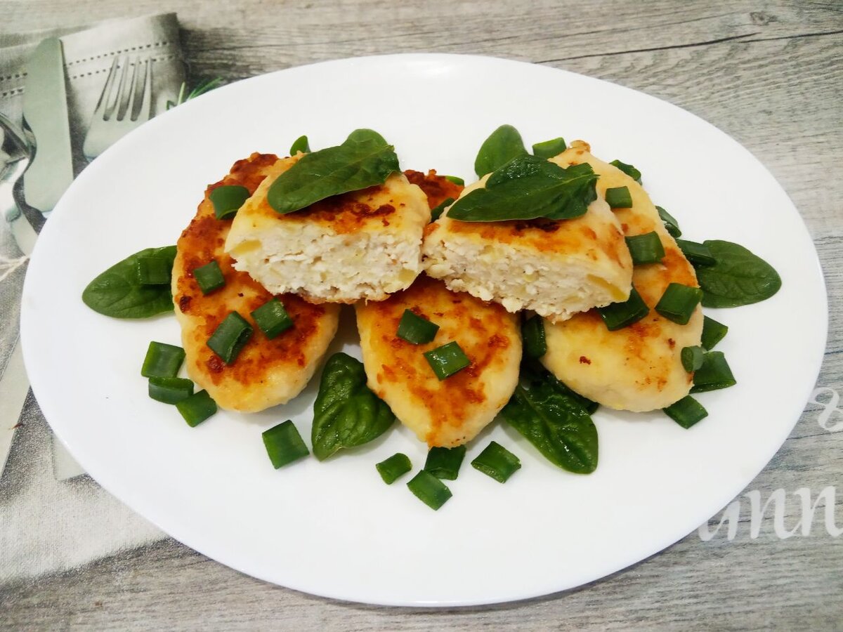 Секреты сочных котлет из курицы, картофеля и сыра