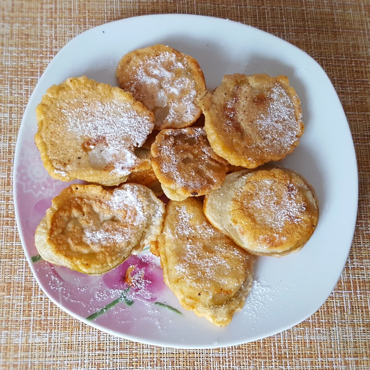 Сладкое лакомство к чаю: груша в легком кляре