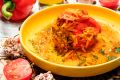 Фаршированные перцы в томатном соусе: Вкус детства с современным акцентом