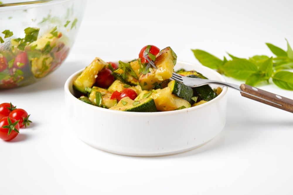 Салат с жареными кабачками и помидорами