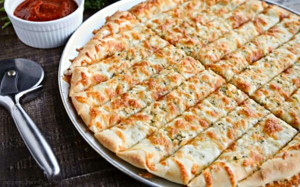 Сырные хлебные палочки: уютное лакомство для всей семьи