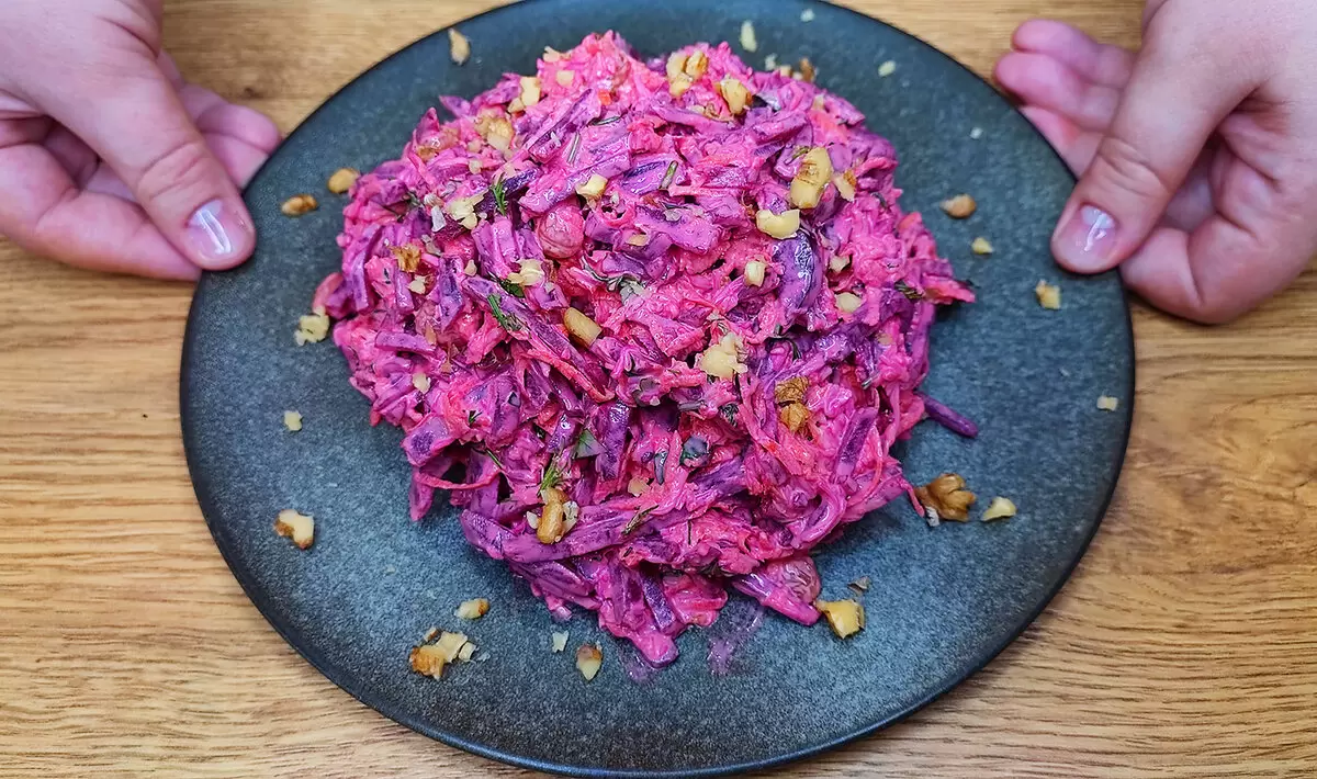 Пробуйте салат «Любаша»: быстро, просто и удивительно вкусно