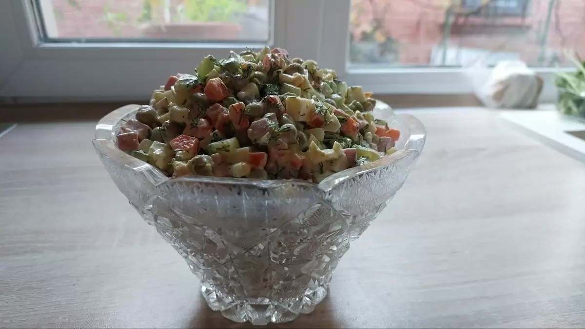 Новый взгляд на любимый салат: Оливье без картошки