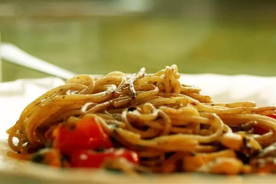Ароматные спагетти с морепродуктами: простой рецепт для гурманов
