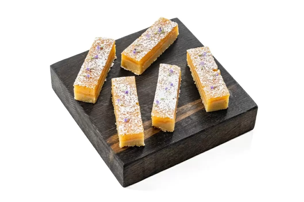 Лимонные пирожные с лавандой: нежность и утонченность в каждом кусочке