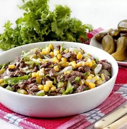 Необычный мясной салат, который покорит ваше сердце: секреты и советы