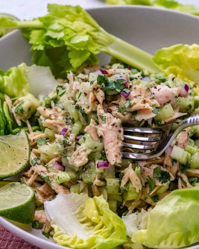 Салат с тунцом и сельдереем, который покорит сердца
