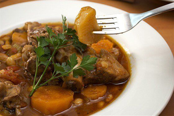 Мясное рагу с капустой: классика с волшебным вкусом