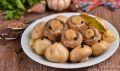 Маринованные шампиньоны за считанные минуты — простая закуска на каждый день